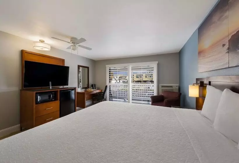 Отель Pacific Coast Roadhouse