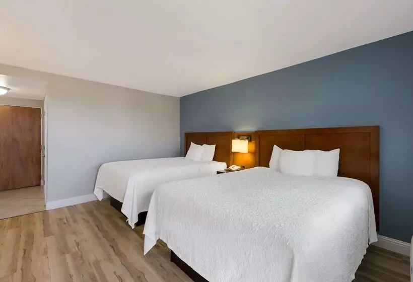 Отель Pacific Coast Roadhouse