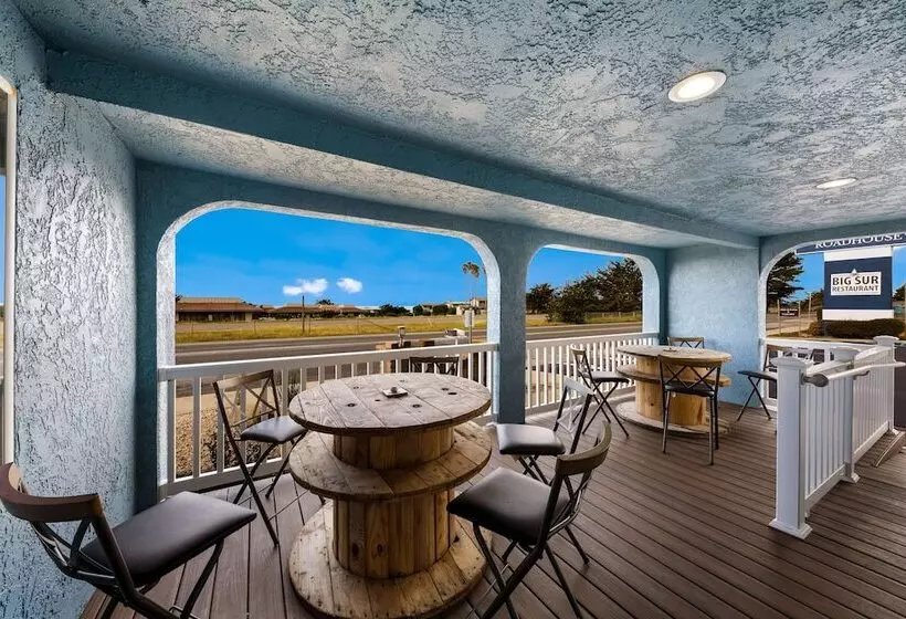 Отель Pacific Coast Roadhouse