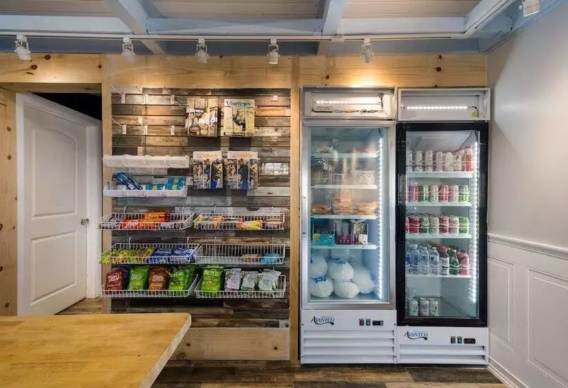 Отель Pacific Coast Roadhouse