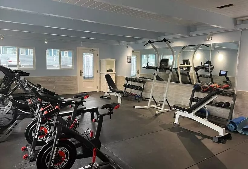 Отель Pacific Coast Roadhouse