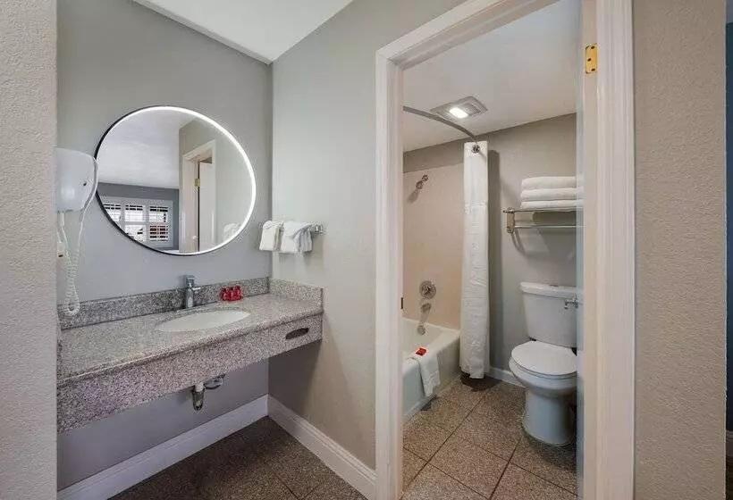 Отель Pacific Coast Roadhouse