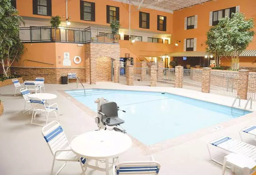 Otel Quality Inn & Suites Ames Conference Center Near Isu Campus