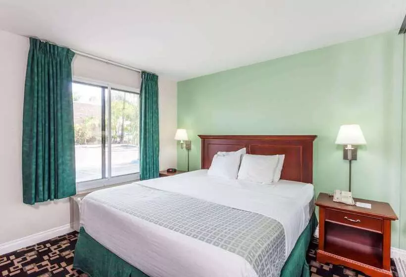 Otel Ramada By Wyndham Oceanside