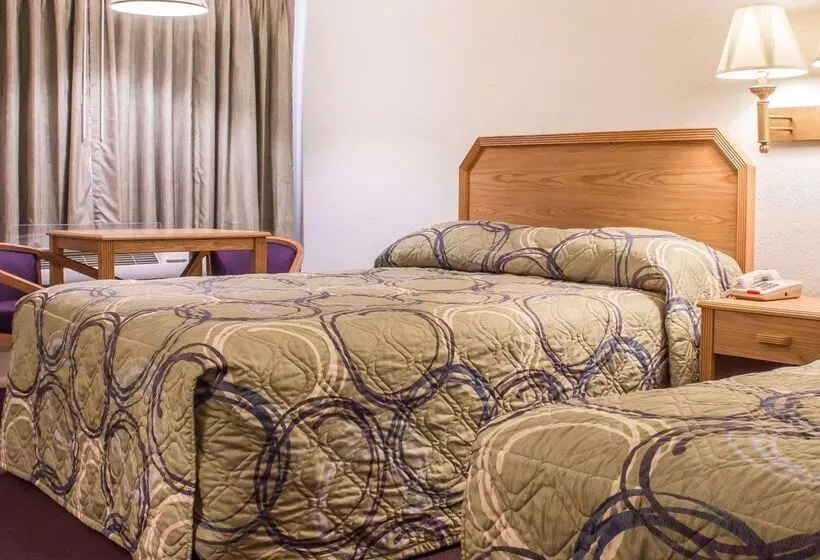 בית מלון כפרי Rodeway Inn Silver Creek Inn