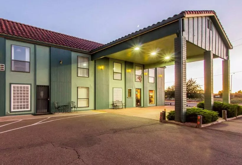 בית מלון כפרי Rodeway Inn Silver Creek Inn