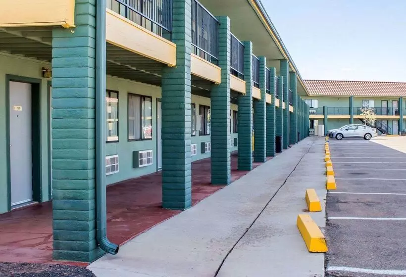 בית מלון כפרי Rodeway Inn Silver Creek Inn