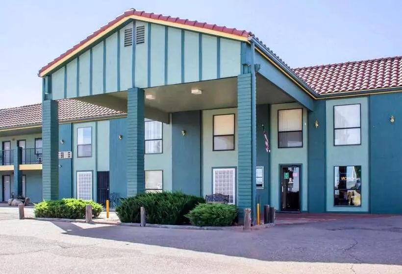 בית מלון כפרי Rodeway Inn Silver Creek Inn