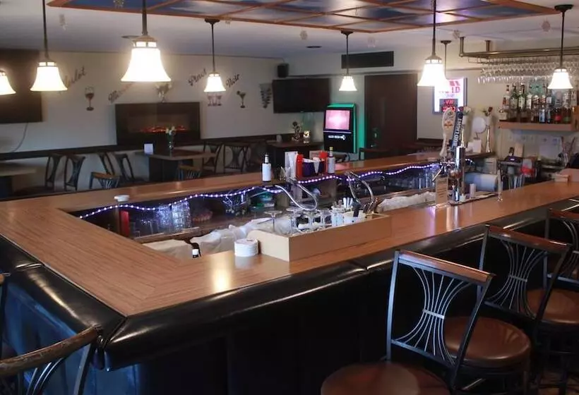 בית מלון כפרי Shawano Four Seasons