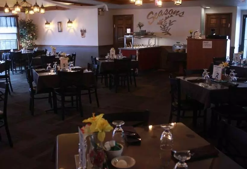 בית מלון כפרי Shawano Four Seasons