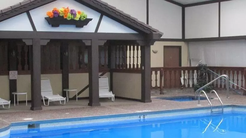 בית מלון כפרי Shawano Four Seasons