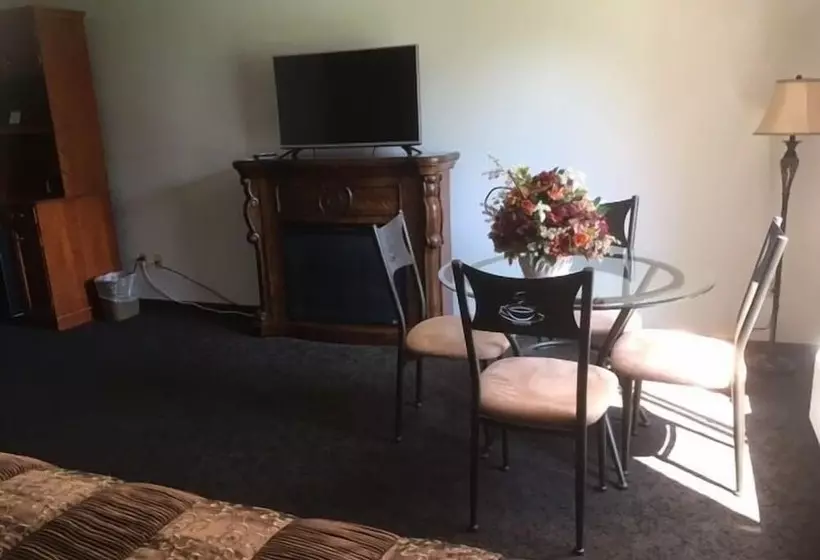 בית מלון כפרי Shawano Four Seasons