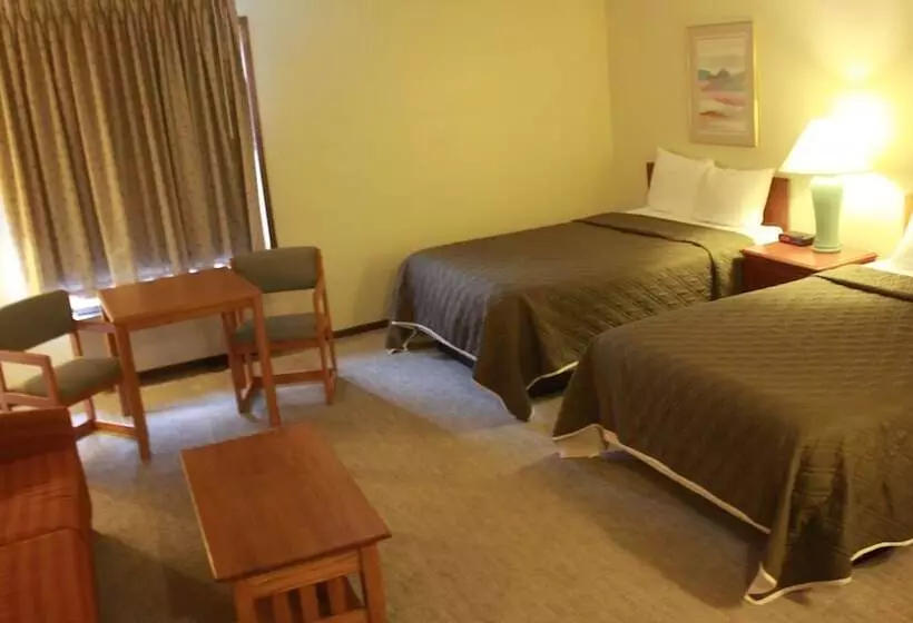 בית מלון כפרי Shawano Four Seasons