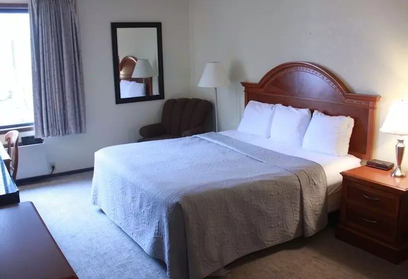 בית מלון כפרי Shawano Four Seasons