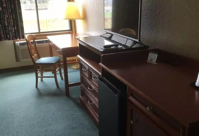 בית מלון כפרי Shawano Four Seasons