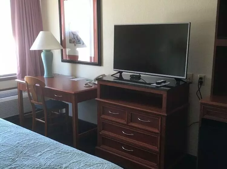 בית מלון כפרי Shawano Four Seasons