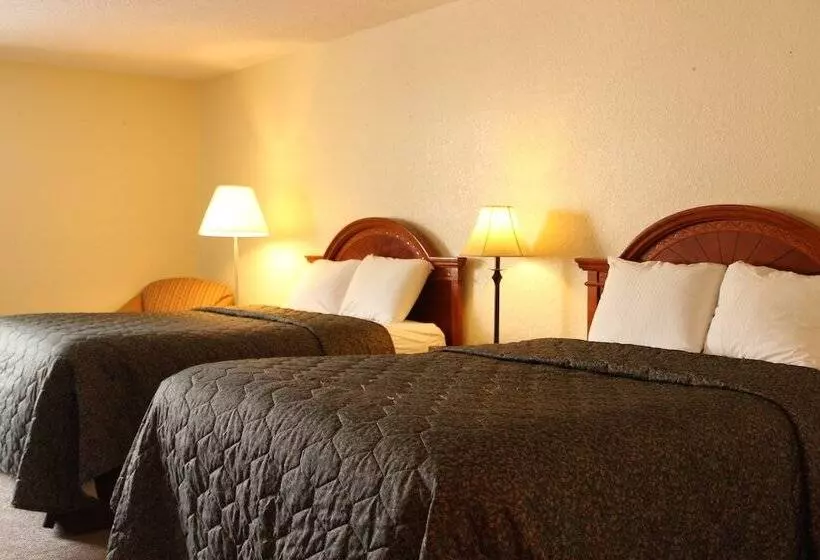 בית מלון כפרי Shawano Four Seasons