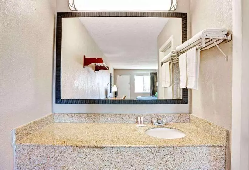 Отель Super 8 By Wyndham Fredericksburg