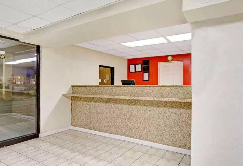 Отель Super 8 By Wyndham Fredericksburg