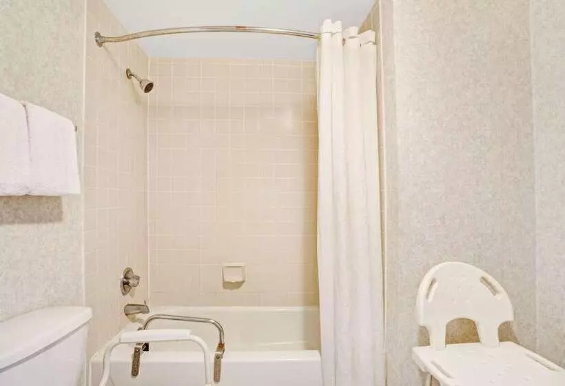 Отель Super 8 By Wyndham Fredericksburg