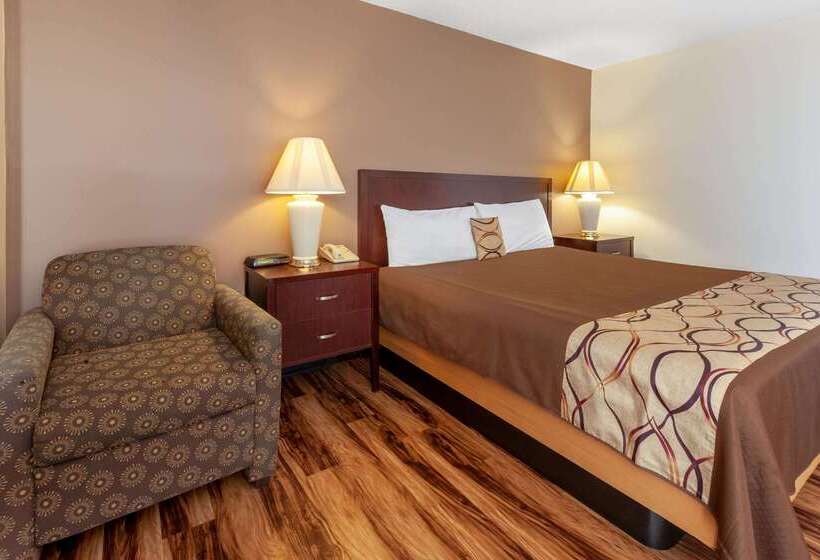 هتل Travelodge By Wyndham Cleveland Airport