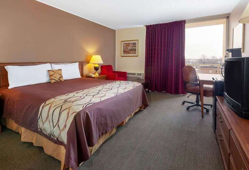 هتل Travelodge By Wyndham Cleveland Airport