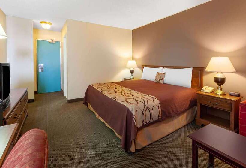 هتل Travelodge By Wyndham Cleveland Airport