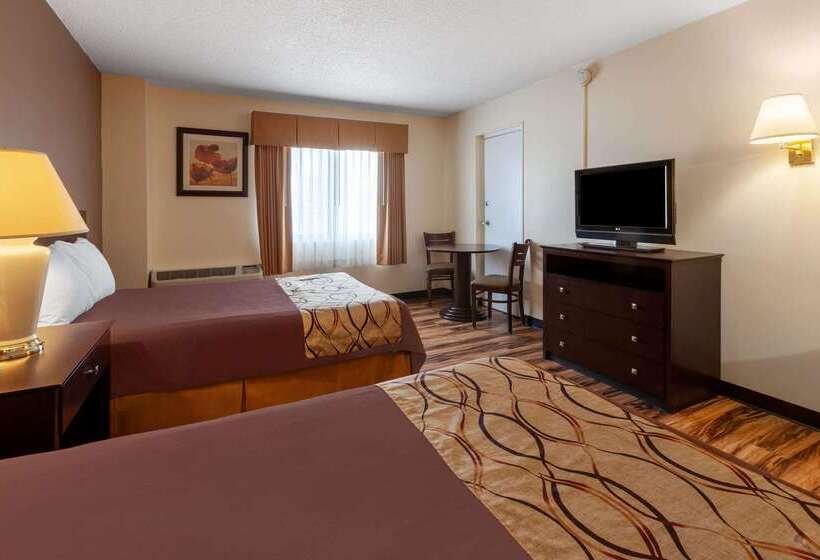 هتل Travelodge By Wyndham Cleveland Airport