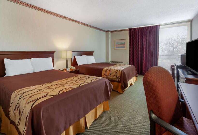 هتل Travelodge By Wyndham Cleveland Airport
