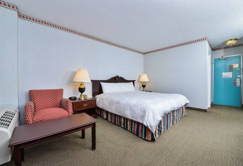 هتل Travelodge By Wyndham Cleveland Airport