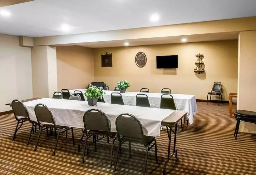 Мотель Rodeway Inn East