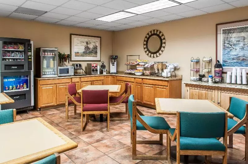 Мотель Rodeway Inn East