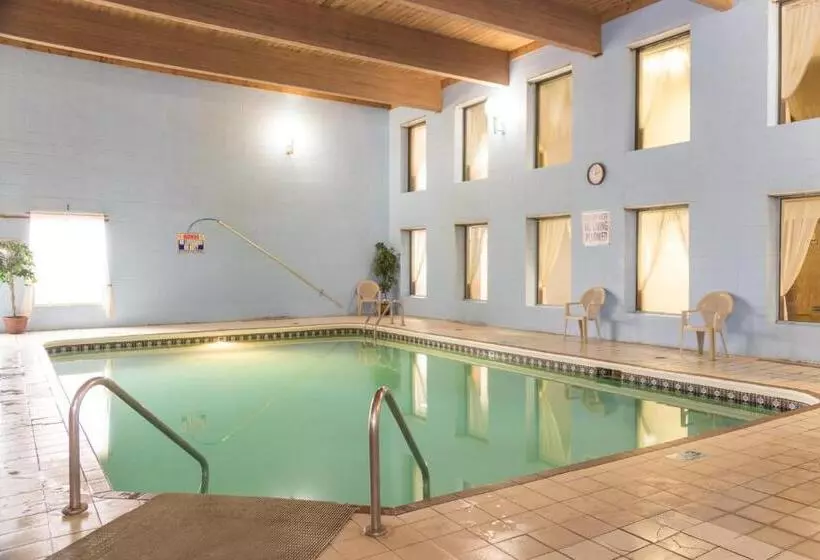 モーテル The Ridge Hotel Portage