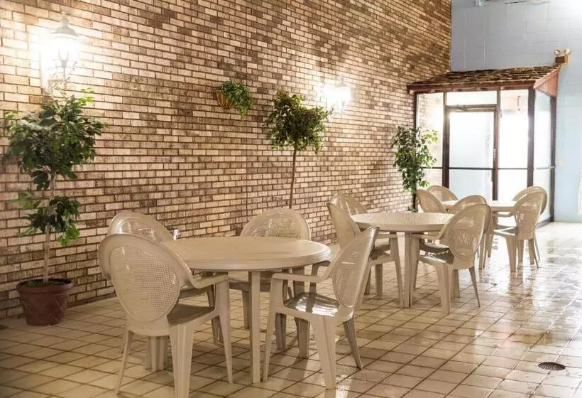 モーテル The Ridge Hotel Portage