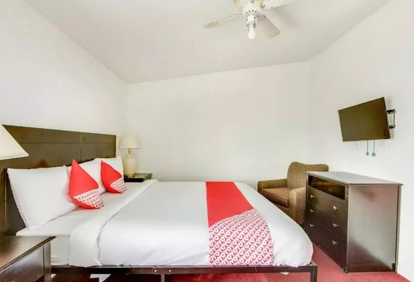 Мотель Town House Airport