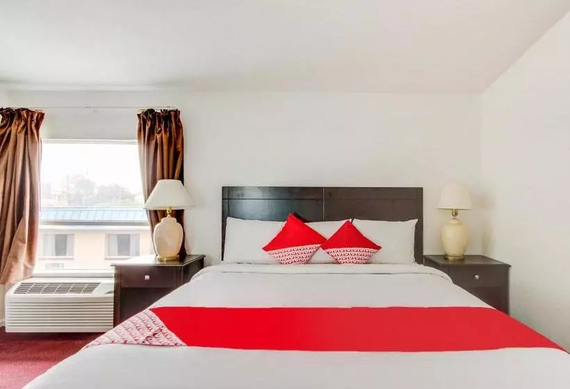 Мотель Town House Airport