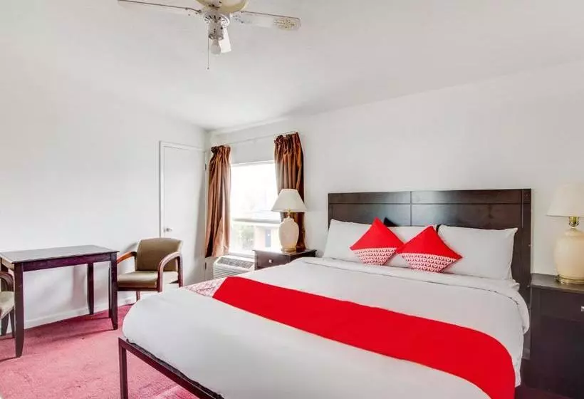 Мотель Town House Airport