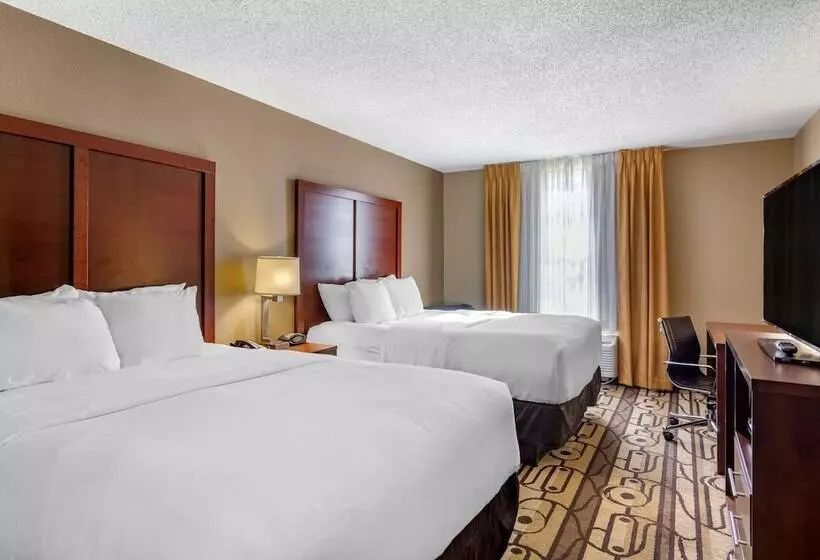 هتل Comfort Inn & Suites