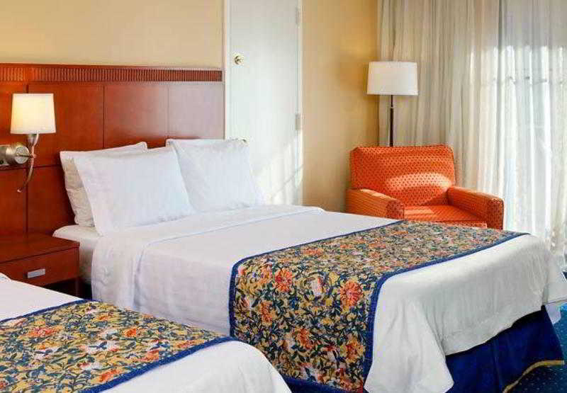 هتل Courtyard By Marriott Atlanta Windy Hill/ballpark