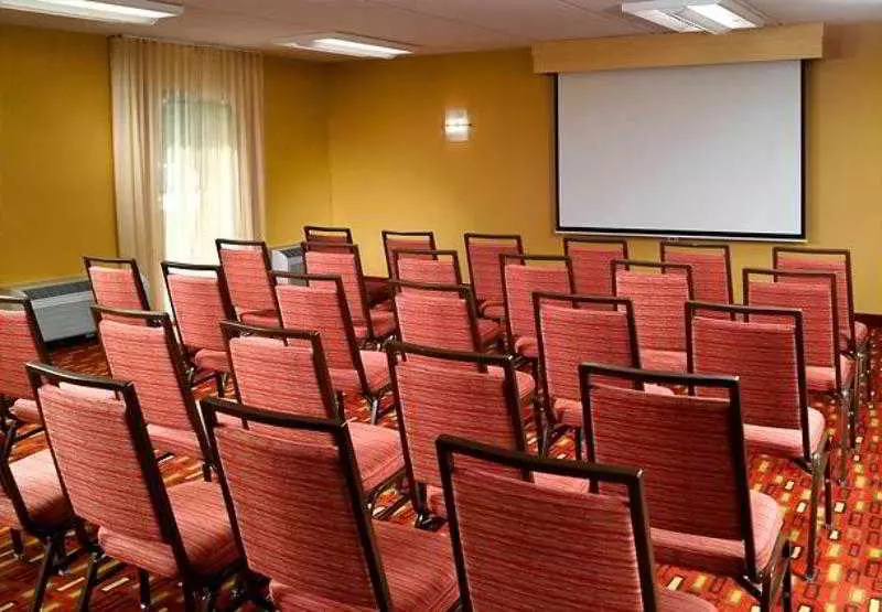 Отель Courtyard By Marriott Atlanta Airport South/sullivan Road