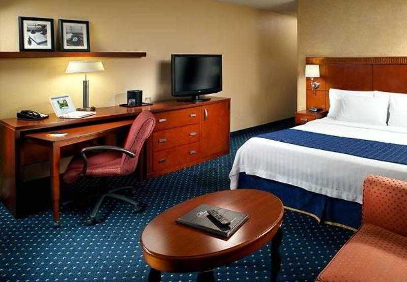 בית מלון כפרי Courtyard By Marriott Atlanta Airport South/sullivan Road