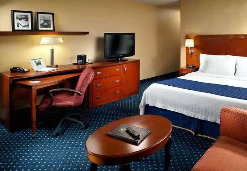 Отель Courtyard By Marriott Atlanta Airport South/sullivan Road