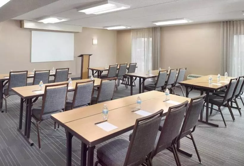 Отель Courtyard By Marriott Atlanta Airport South/sullivan Road