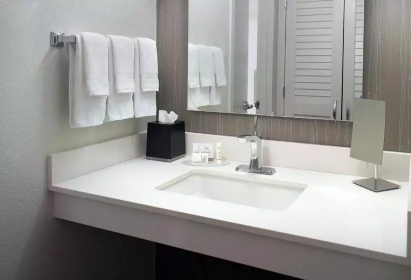 Отель Courtyard By Marriott Atlanta Airport South/sullivan Road