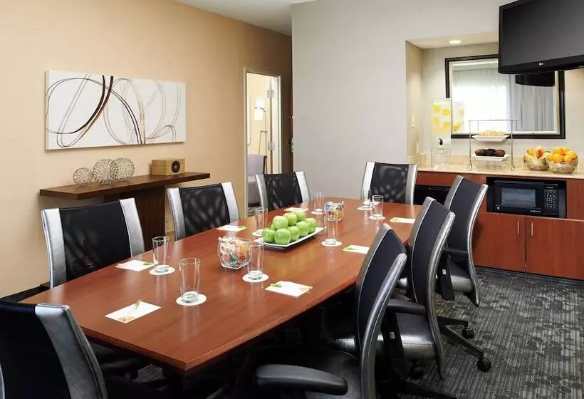 فندق Courtyard Columbus Dublin