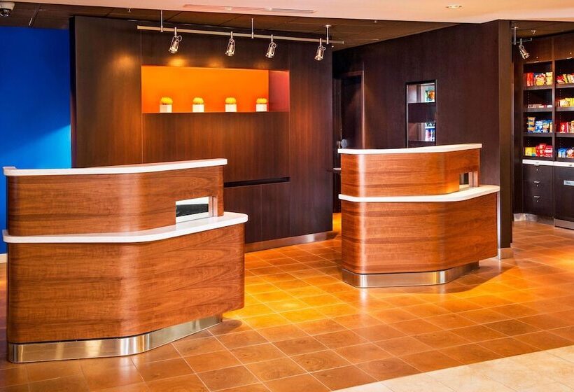 هتل Courtyard By Marriott Charlottesville