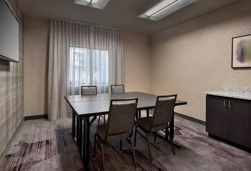 Отель Courtyard By Marriott Rockville