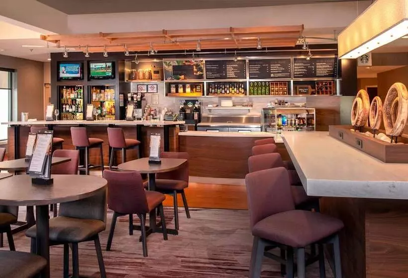 Отель Courtyard By Marriott Rockville