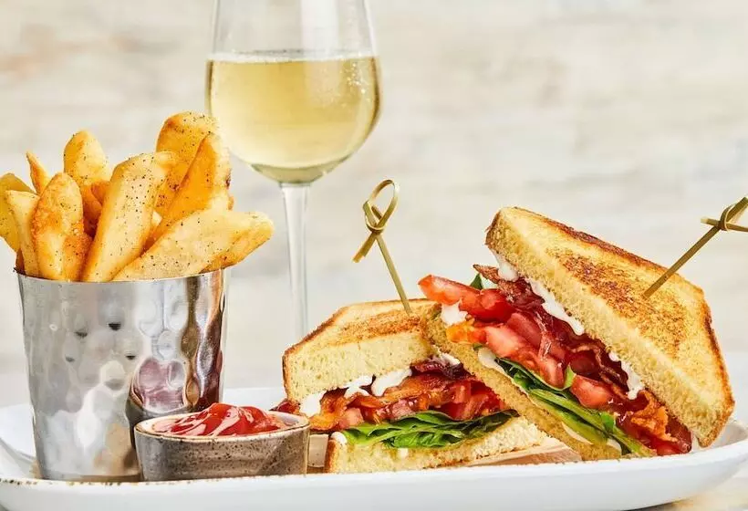 Отель Courtyard By Marriott Rockville