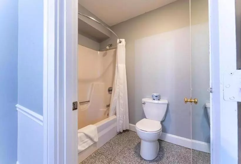 Otel Dan'l Webster Inn And Spa